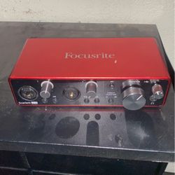 2i2 Scarlett Interface