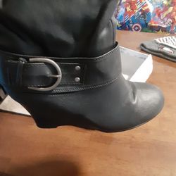 Womens Boots 8.5