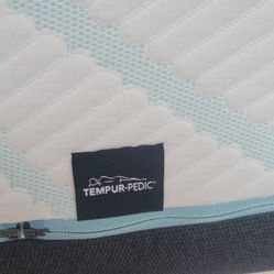 tempur pedic mattress Queen Size Like New