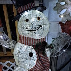 5 Foot Snowman Sculpture  With Led Lighting