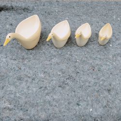 Set of duck measuring cups