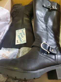 Never Used Earth Moraine Black Waterproof Leather Tall Boots. Size 6.5. Must Pick Up In Horizon.