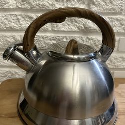 BALDARRI ITALIAN STYE STAINLESS STEEL WHISTLING TEA KETTLE 3 QUART - GREAT COND.