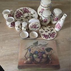 Set of 16 grapevine kitchen set