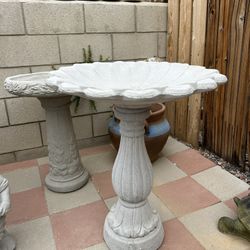New Bird Bath Made Out Of Cement Perfect Gift 
