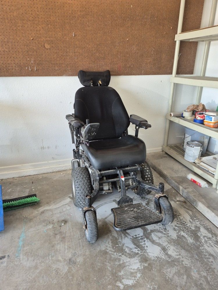 Frontier V6 Power Wheelchair Tank