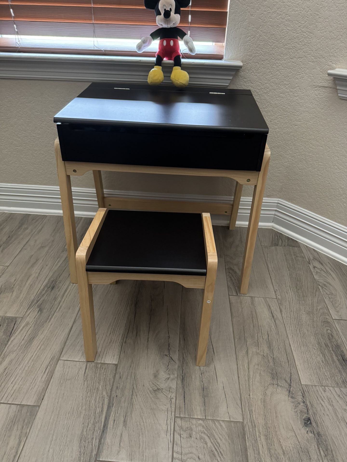 Little Kids Desk