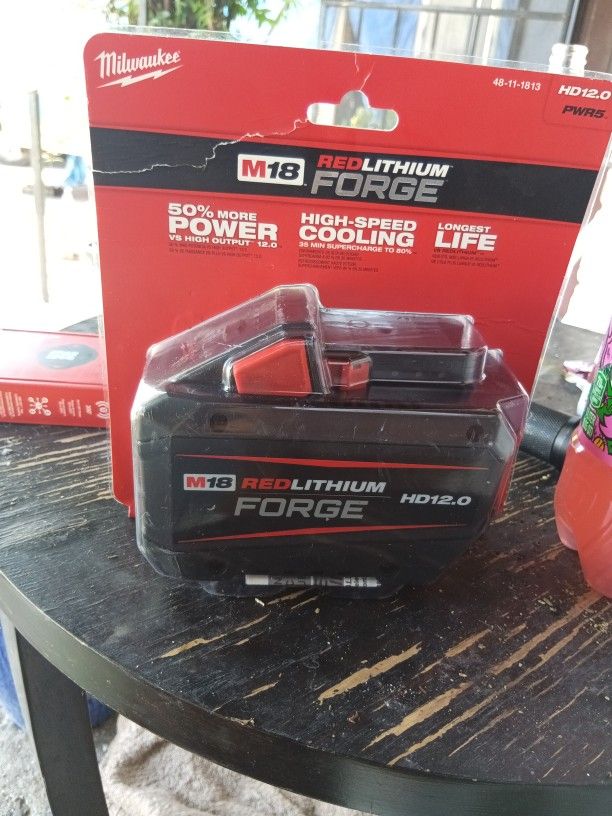M18 Red Lithium Forge