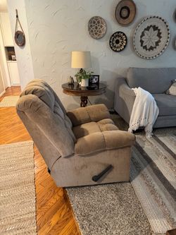 2 matching recliners
