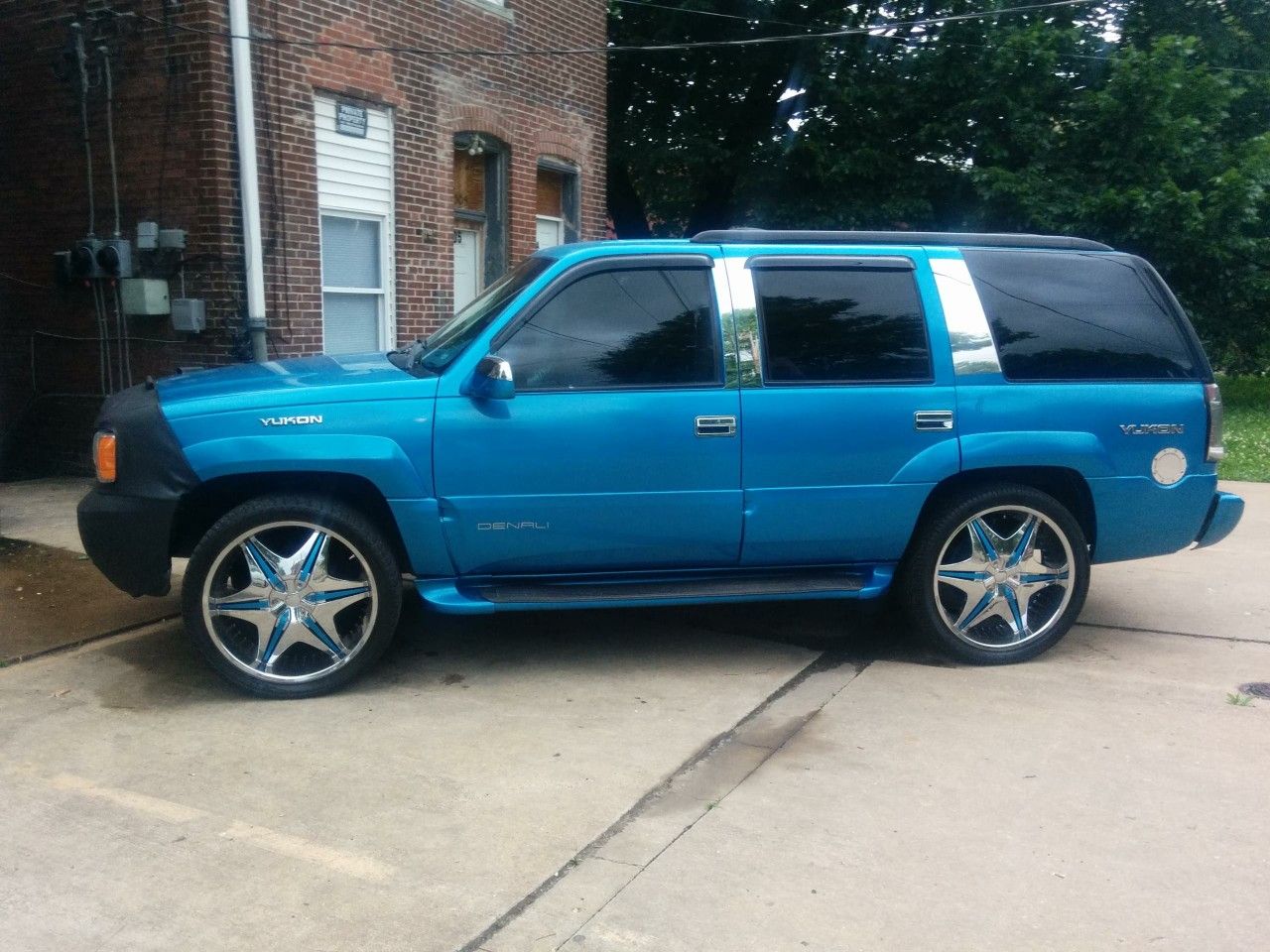 PRICE DROP!!!!24 inch Akuza "Big Papi 712" rims and brand new Lexani Tires