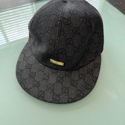 Gucci hat Size S