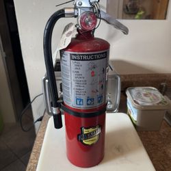 Commercial fire extinguisher