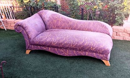 Victorian Style Fainting Couch