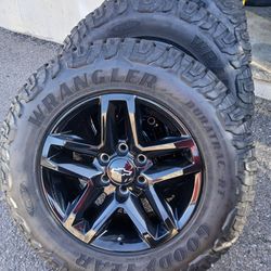 2026 NEW OEM ORIGINAL TAKEOFFS CHEVY SILVERADO TRAIL BOSS 18 INCH HAVE TPMS SENSORS TIRES GOODYEAR WRANGLER DURATRAC RT NEW 100 % $ 1899