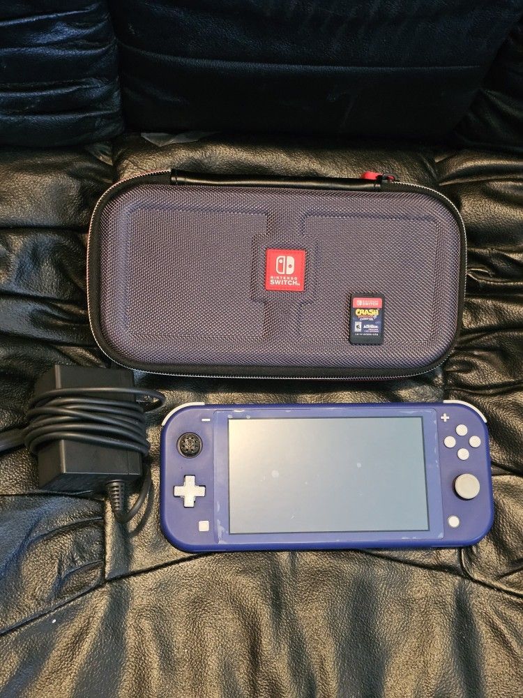 Nintendo Switch Lite Console! 1 Game! Carrying Case & Charger!