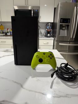 XBOX SERIES X IMPECABLE CON TODOS SUS CABLES Y CONTROL
