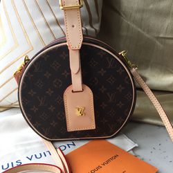 Louis Vuitton mongram canvas black gray leather brand new cosmetics  messenger bag for Sale in Providence, RI - OfferUp