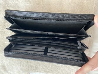 Tumi zip around Travel Wallet for Sale in Corona, CA - OfferUp