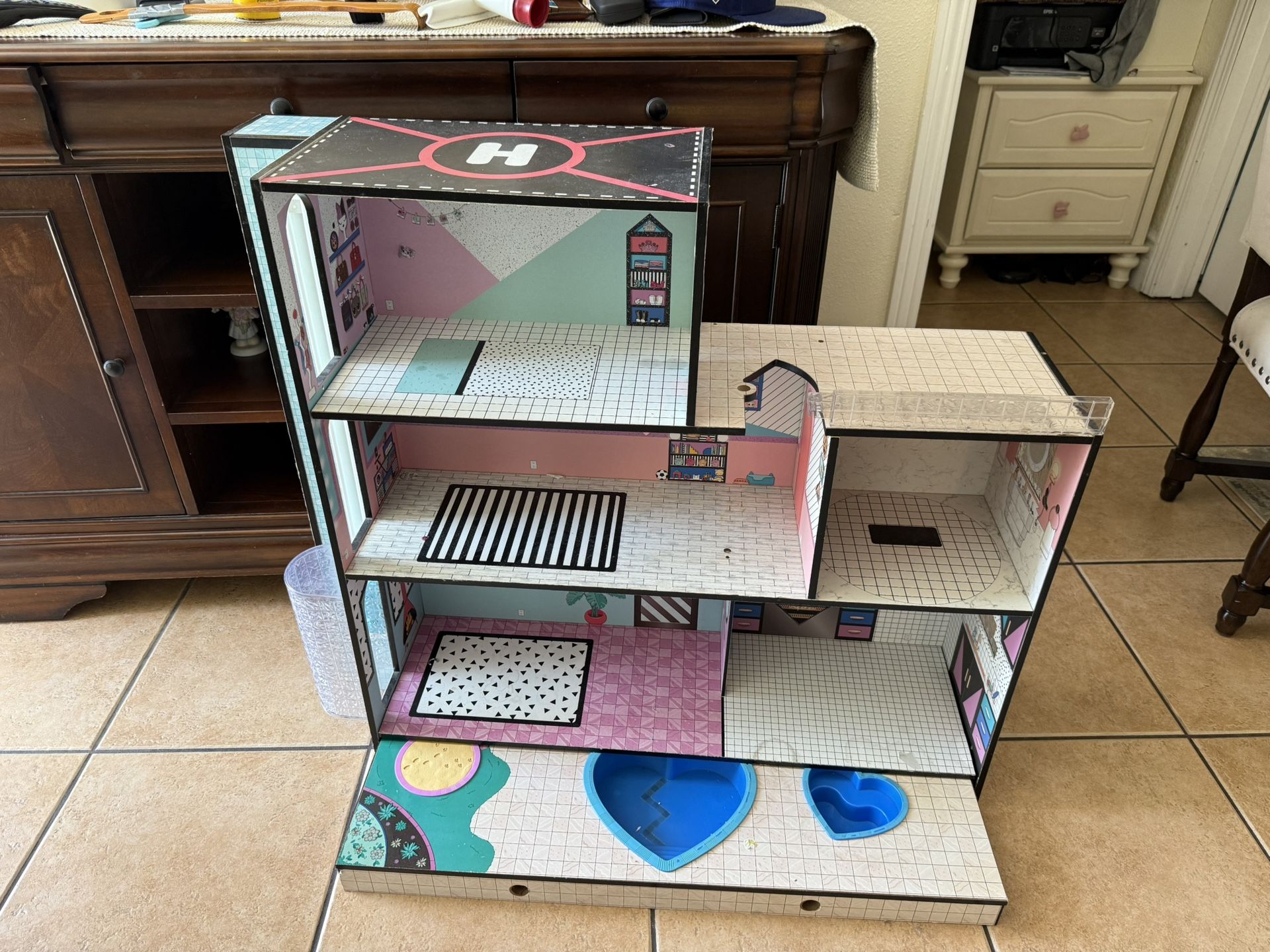 LOL Surprise OMG Fashion 3'×3' Wood Doll House