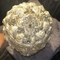 White And Gold Bouquet 