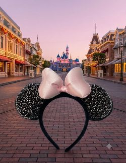 New - Disney Swarovski Crystal Minnie Mouse ears