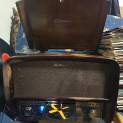 Record Player/CD Player/ Radio/USB/Aux Port