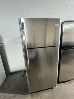 Frigidaire Stainless Steel Top-Freezer Refrigerator