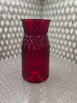 Glass vase for floral arrangement