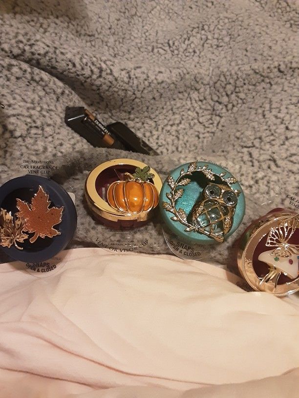 Brand New BATH And Body Visor/vent Clips 