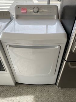 LG electric dryer (like new)