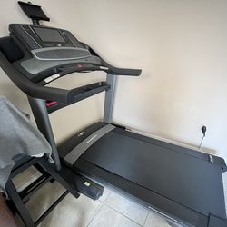 Treadmill-NordiTrack Commercial 2450