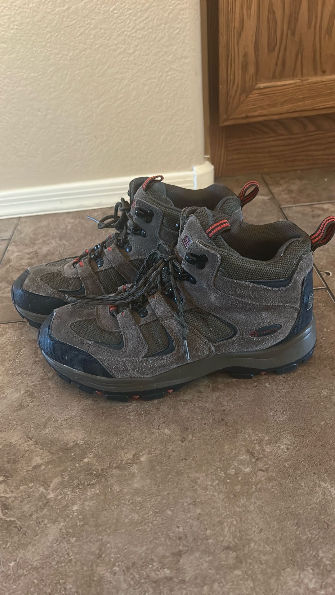 Hiking boots Size 9