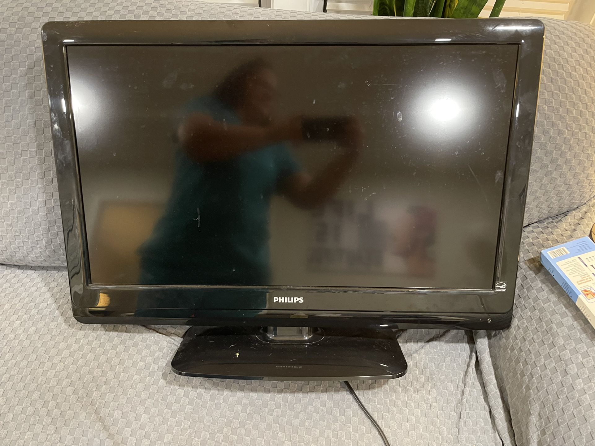 Phillips 32 Inch Tv With New Apple TV Box Added 