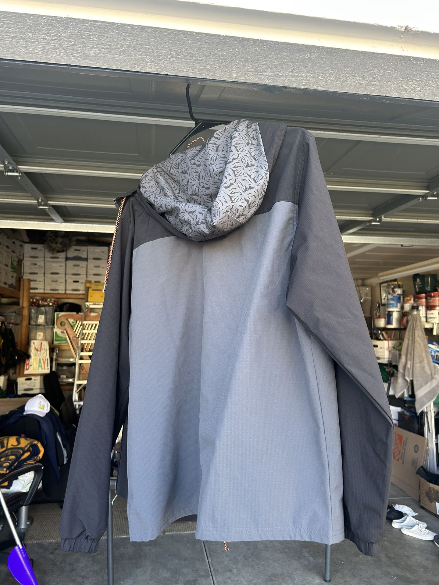 Voyager Wind Breaker (Medium)