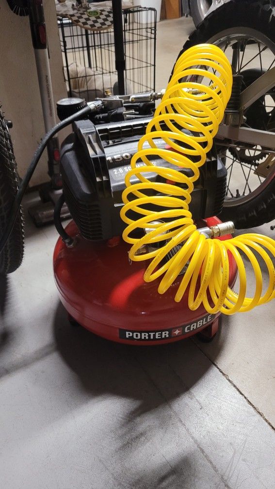 6 Gallon Porter Cable Air Compressor, In Great Conditions