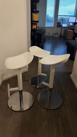 Set of 3 White Modern Bar Stools