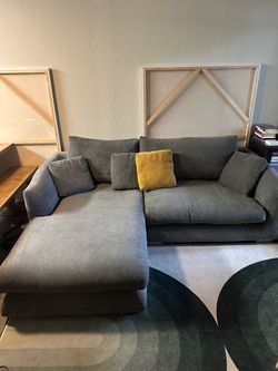 Valyou couch - EXCELLENT condition