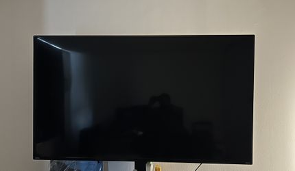 65 Inch Phillips ROKU TV