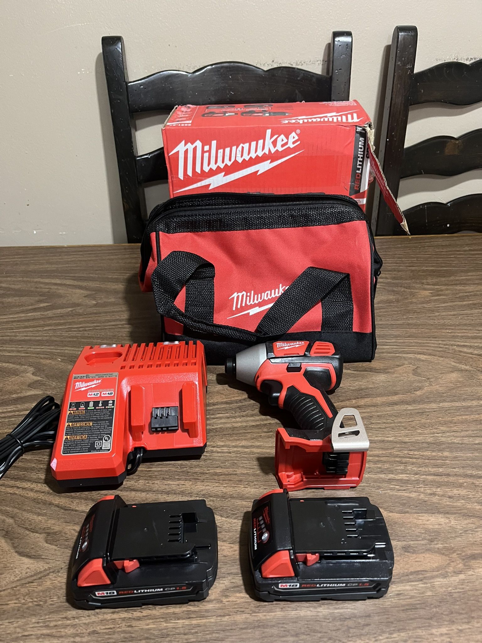 Milwaukee M18 1/4” Hex Impact Driver Kit