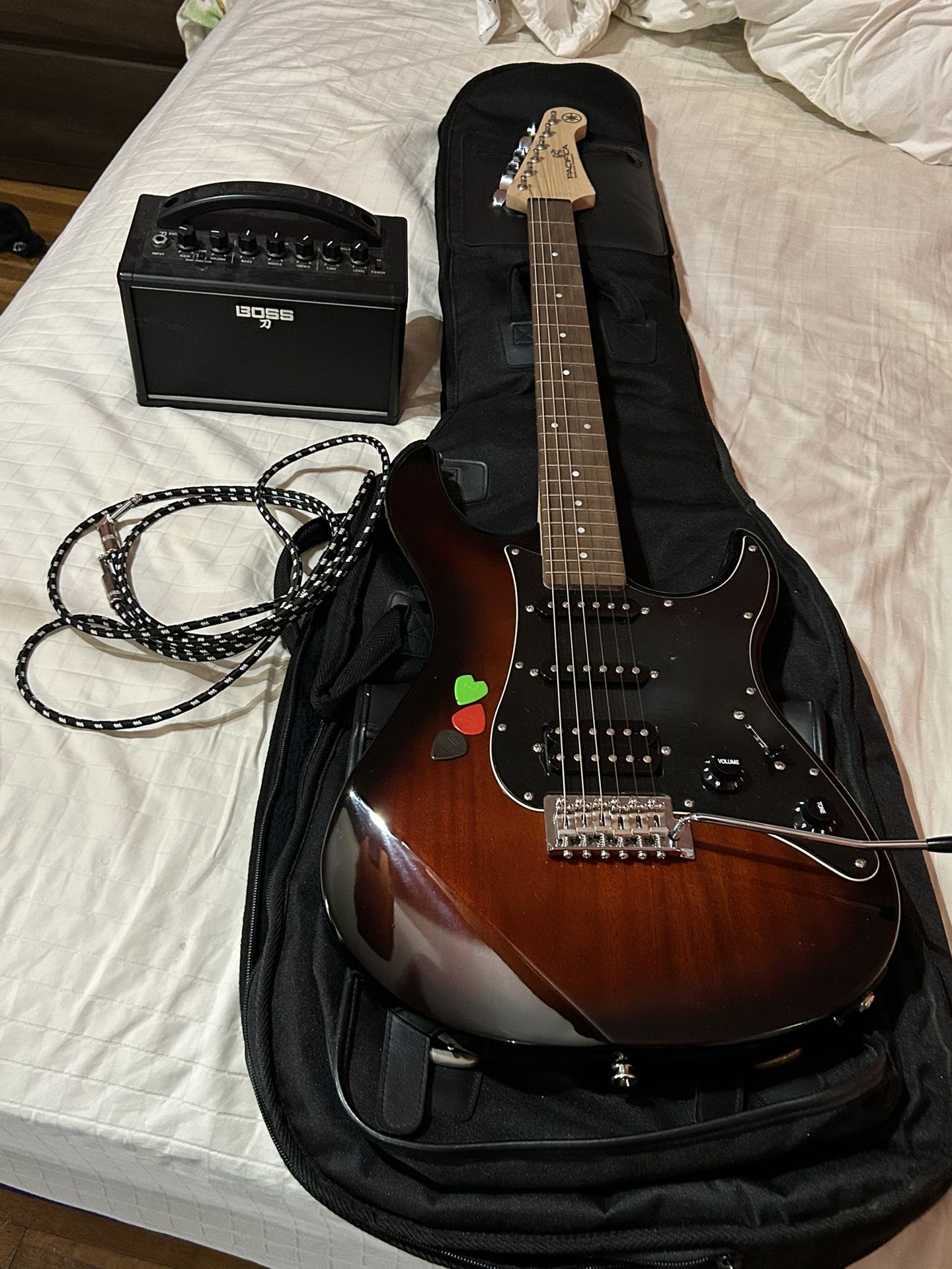 Yamaha PAC012DLX Pacifica Series HSS Deluxe Electric Guitar And BOSS Katana-Mini