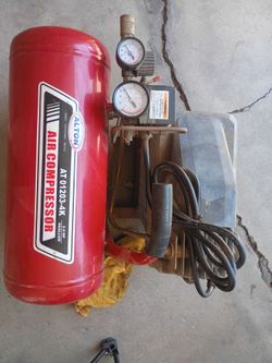 Air compressor and tools includes 2 hoses