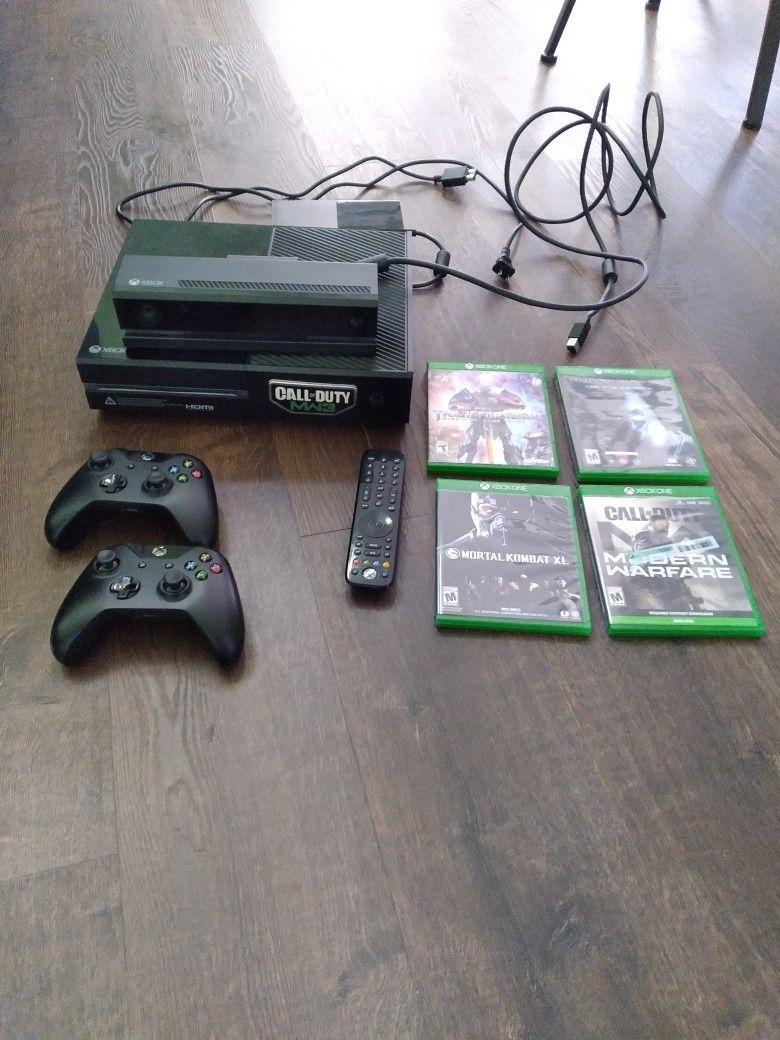 XBOX One +2controlers+kinetic+4games