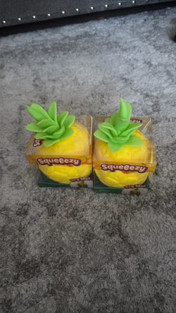 SQUISHY PINEAPPLE
