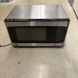 GE Stainless Steel Countertop Microwave – Like New