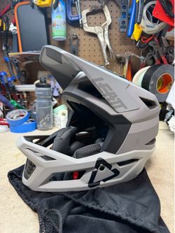 Leat full face helmet