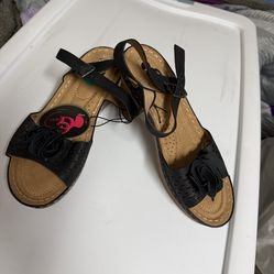 New black dressing shoes size 8