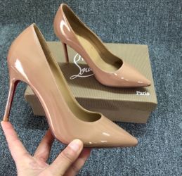 Tacones de charol color nude