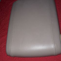 03 06 GMC Sierra Yukon Denali Leather Center Console Lid Armrest OEM TAN!!! 
