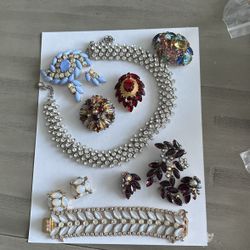 150+ Pieces Higher End Mint Condition Vintage Jewelry 