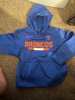 Kids DRI-FIT Nike Bronco hoodie with kangaroo pocket